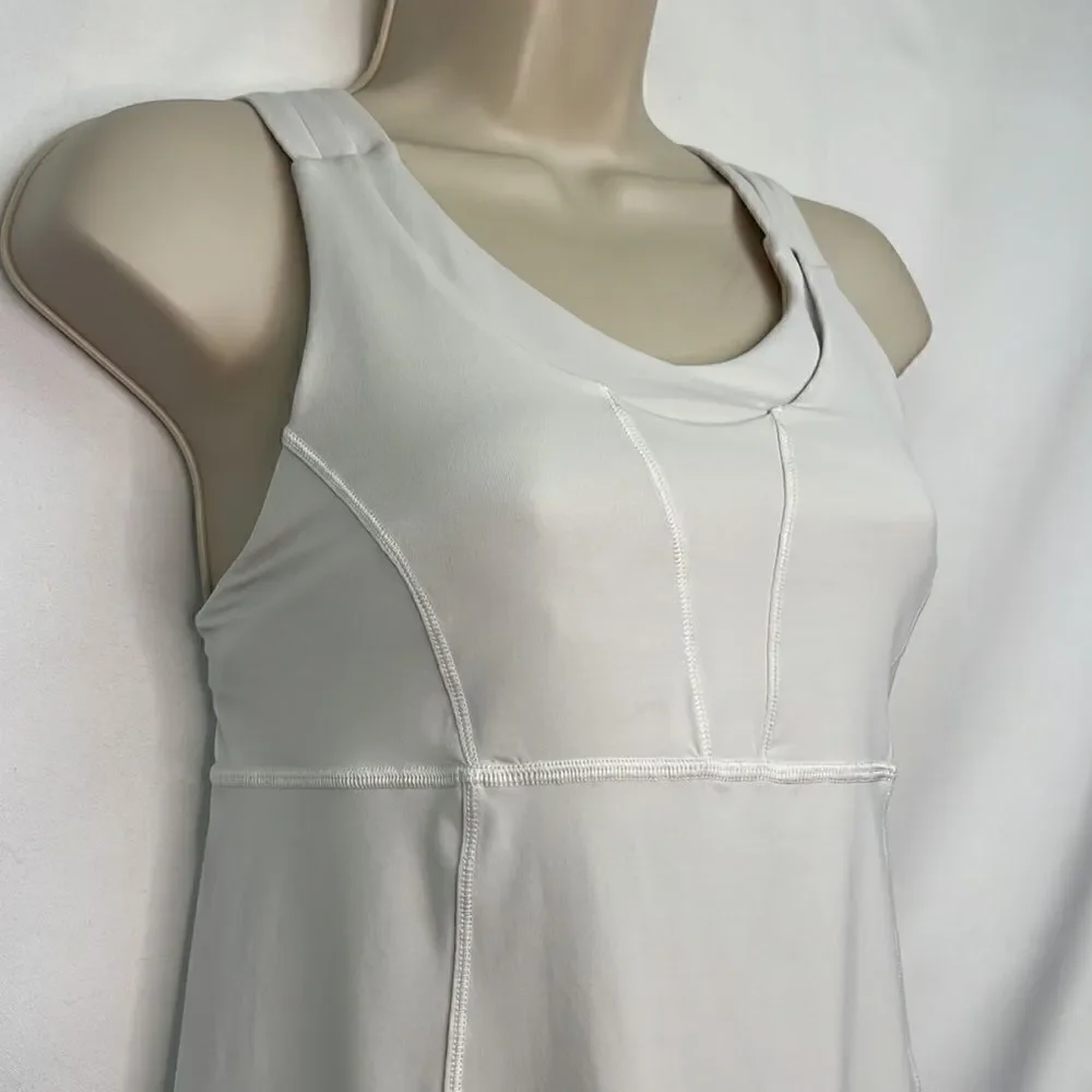 Lululemon white beat the heat cross cross tank with built in bra size 6 EUC
